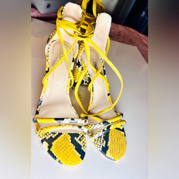 NEW ALDO NYMERIA Ladies Strappy Block Heel Sandal in Yellow Snake Print Sz 6 - Picture 7 of 13